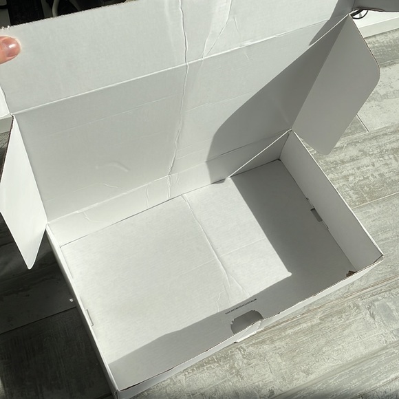 HERMES WHITE EMPTY BOX Chez Bienvenue Packing Box - Picture 9 of 13